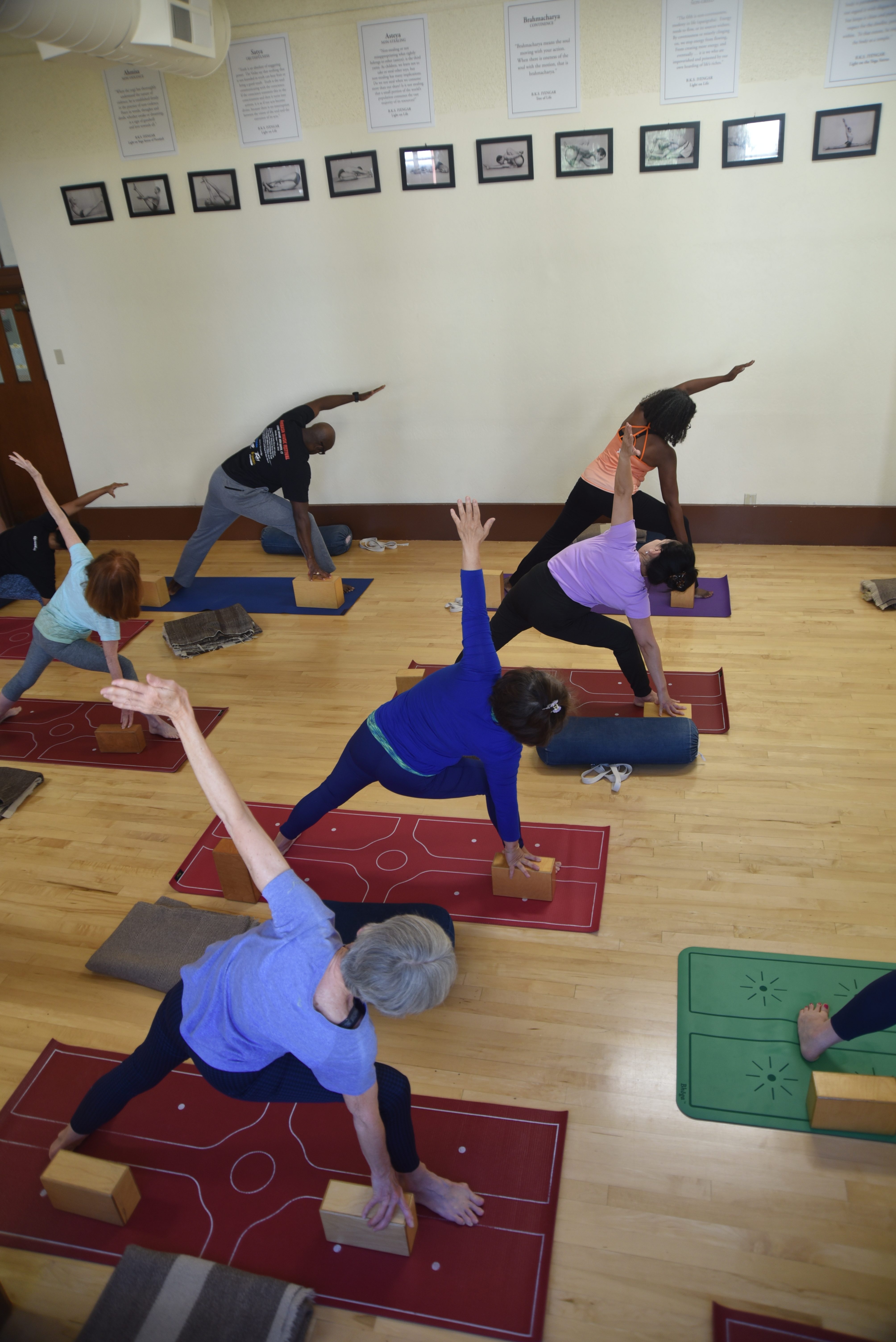 yoga class at iyengar yoga south bay